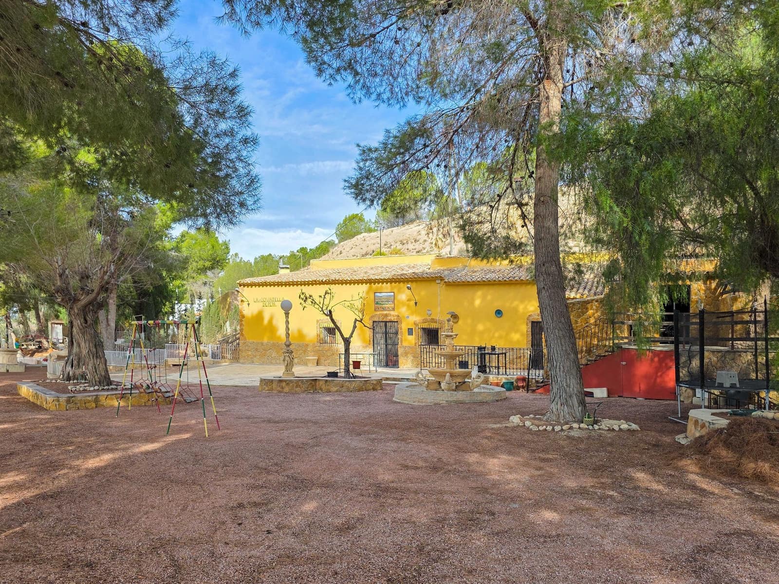 4 makuuhuone Luolatalo myytävänä paikassa Pinoso mukana 
autotalli - 159 950 € (Ref: 9393284)