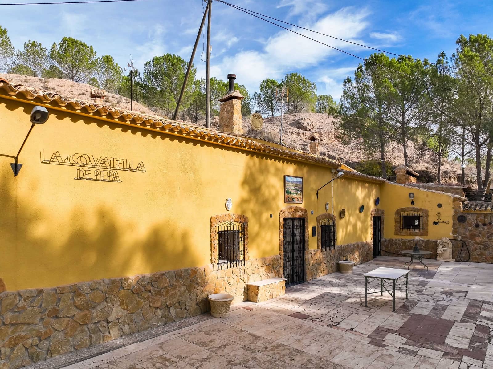 4 makuuhuone Luolatalo myytävänä paikassa Pinoso mukana 
autotalli - 159 950 € (Ref: 9393284)