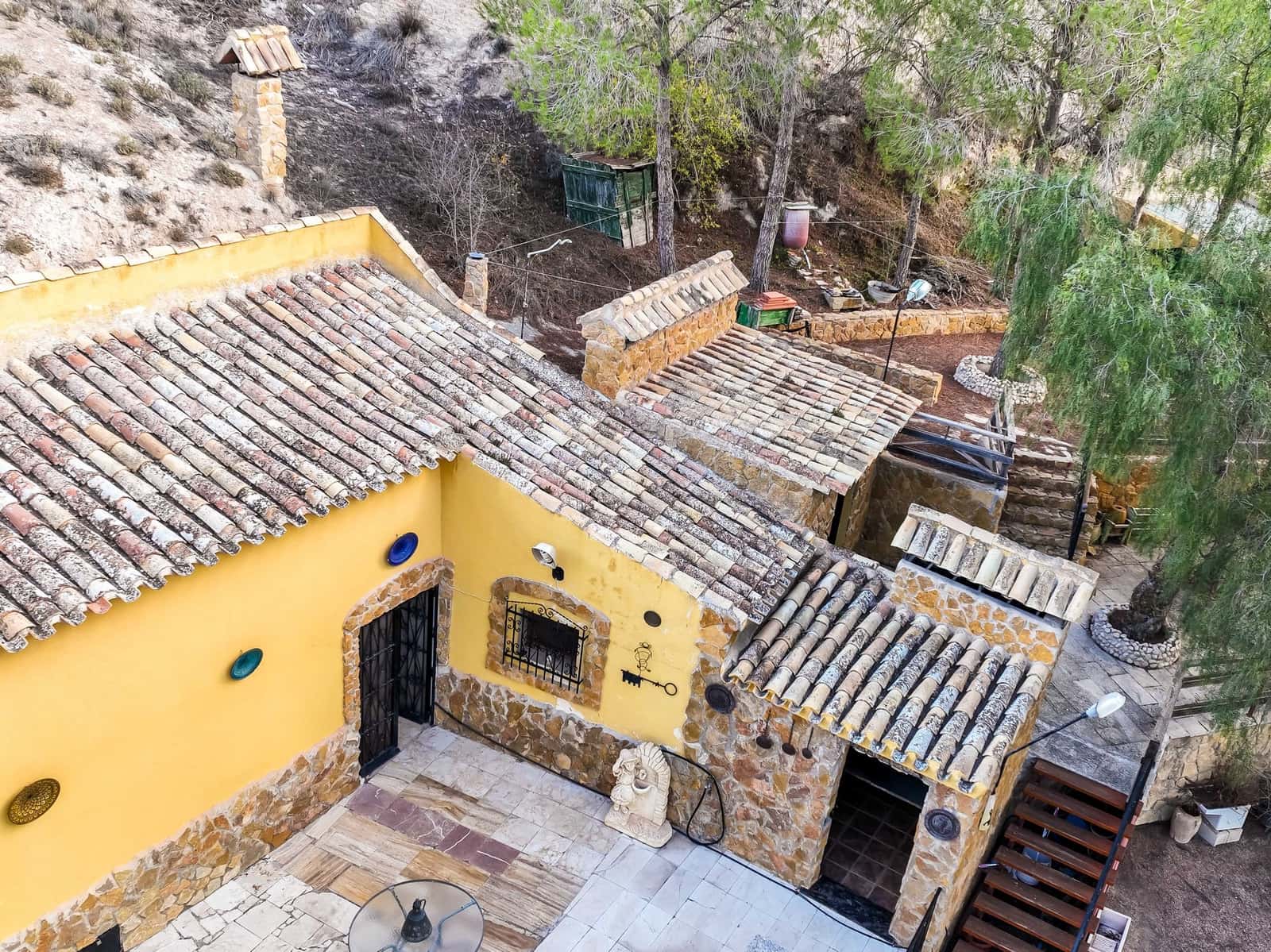 4 makuuhuone Luolatalo myytävänä paikassa Pinoso mukana 
autotalli - 159 950 € (Ref: 9393284)