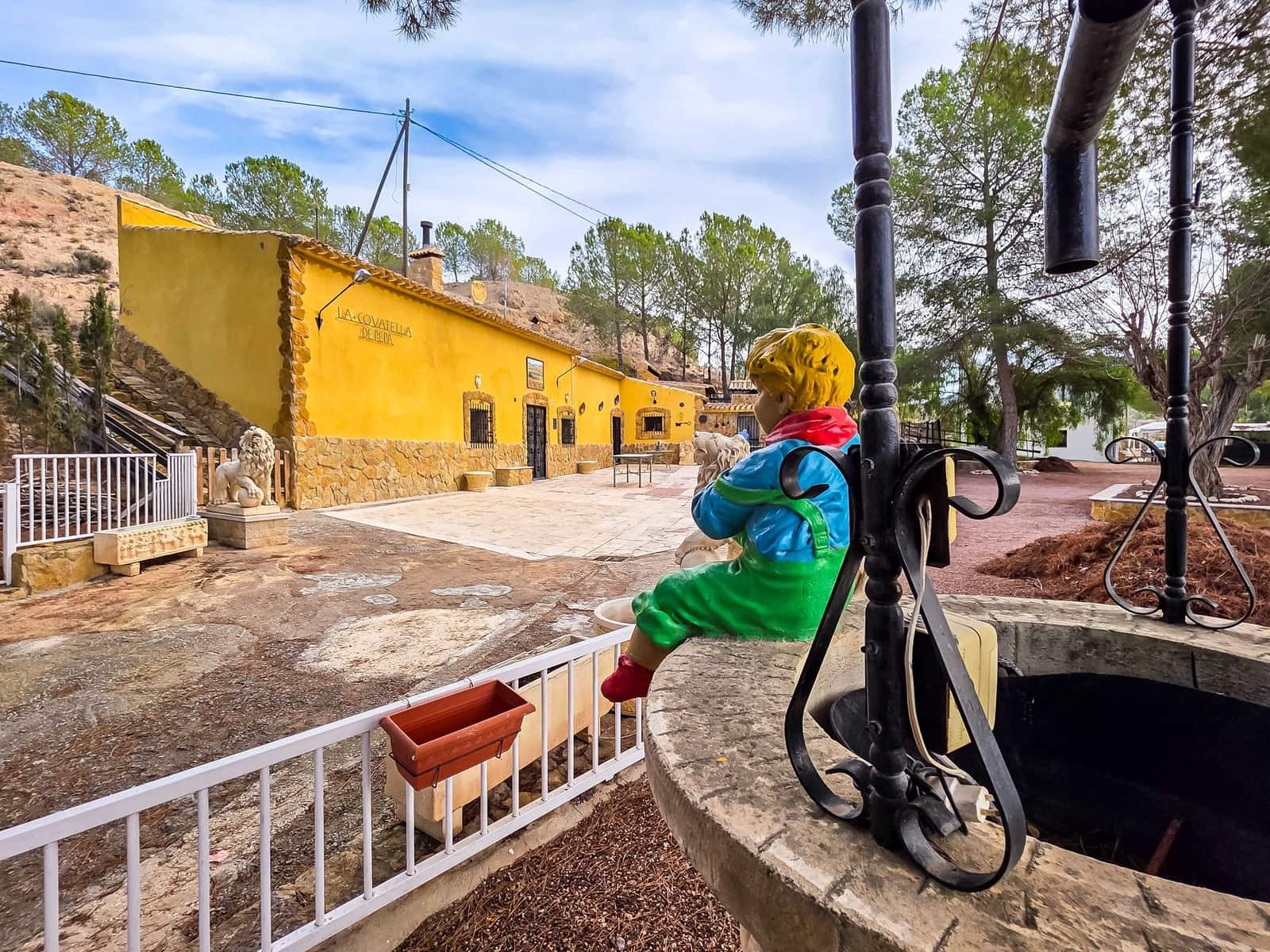 4 makuuhuone Luolatalo myytävänä paikassa Pinoso mukana 
autotalli - 159 950 € (Ref: 9393284)