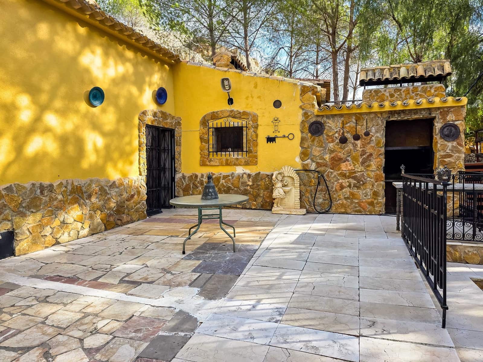 4 makuuhuone Luolatalo myytävänä paikassa Pinoso mukana 
autotalli - 159 950 € (Ref: 9393284)