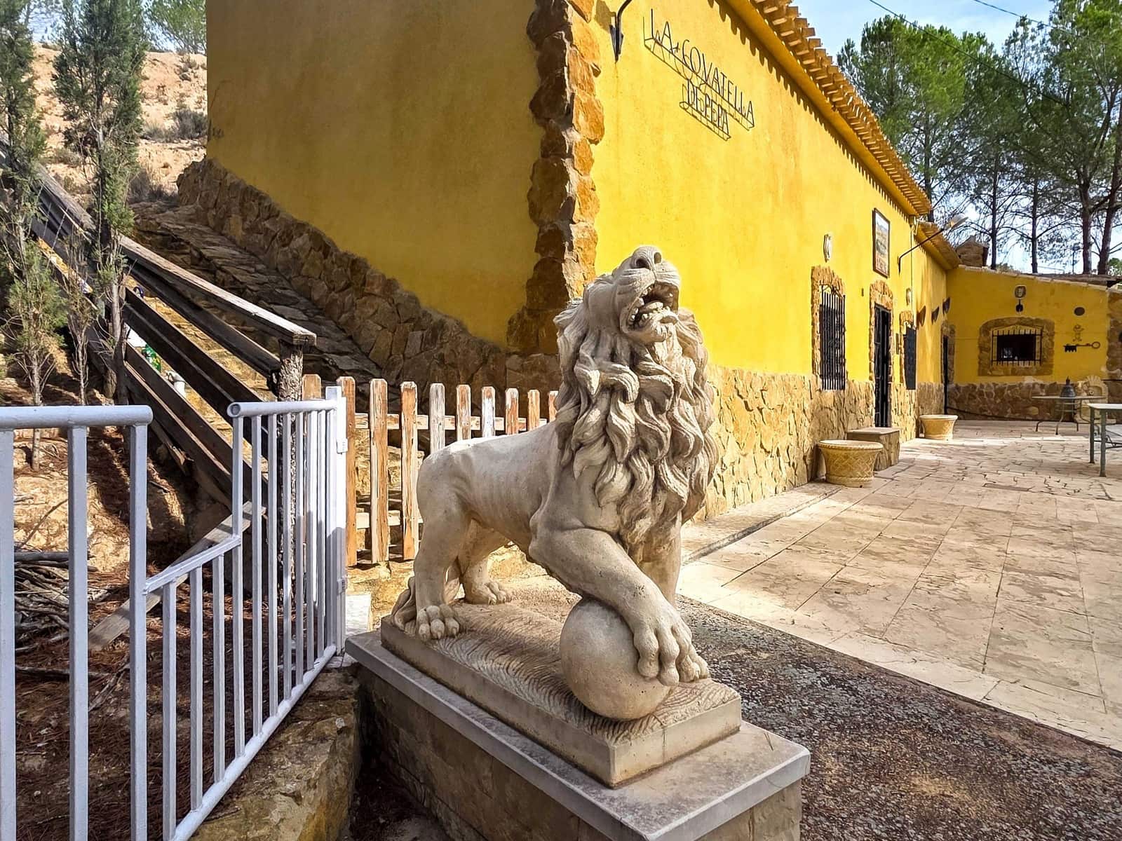 4 makuuhuone Luolatalo myytävänä paikassa Pinoso mukana 
autotalli - 159 950 € (Ref: 9393284)