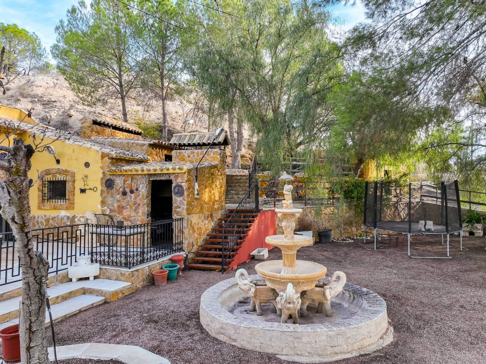 4 makuuhuone Luolatalo myytävänä paikassa Pinoso mukana 
autotalli - 159 950 € (Ref: 9393284)