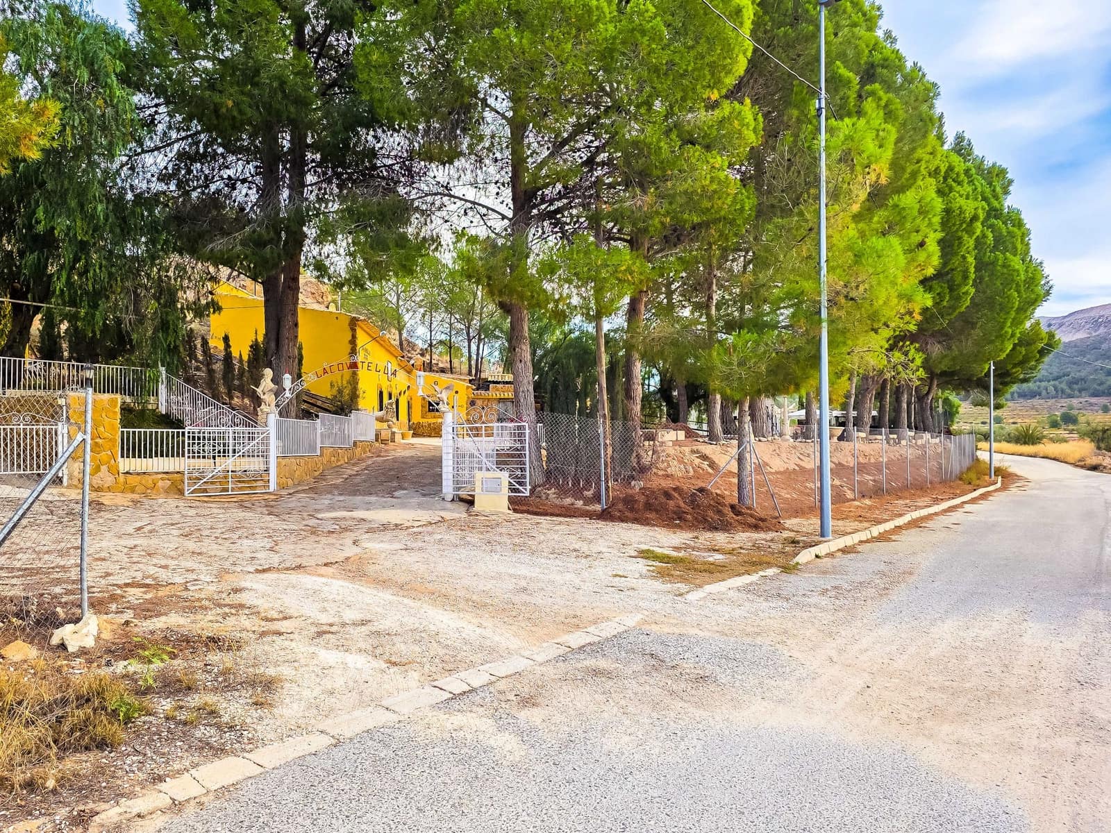 4 makuuhuone Luolatalo myytävänä paikassa Pinoso mukana 
autotalli - 159 950 € (Ref: 9393284)