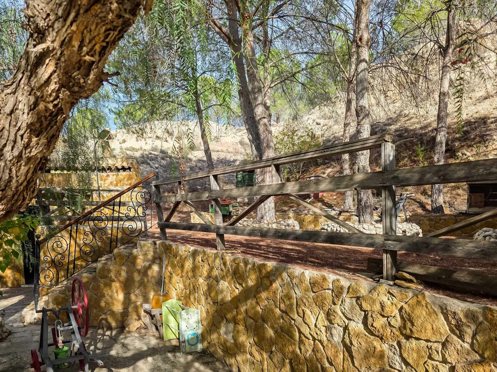 4 makuuhuone Luolatalo myytävänä paikassa Pinoso mukana 
autotalli - 159 950 € (Ref: 9393284)