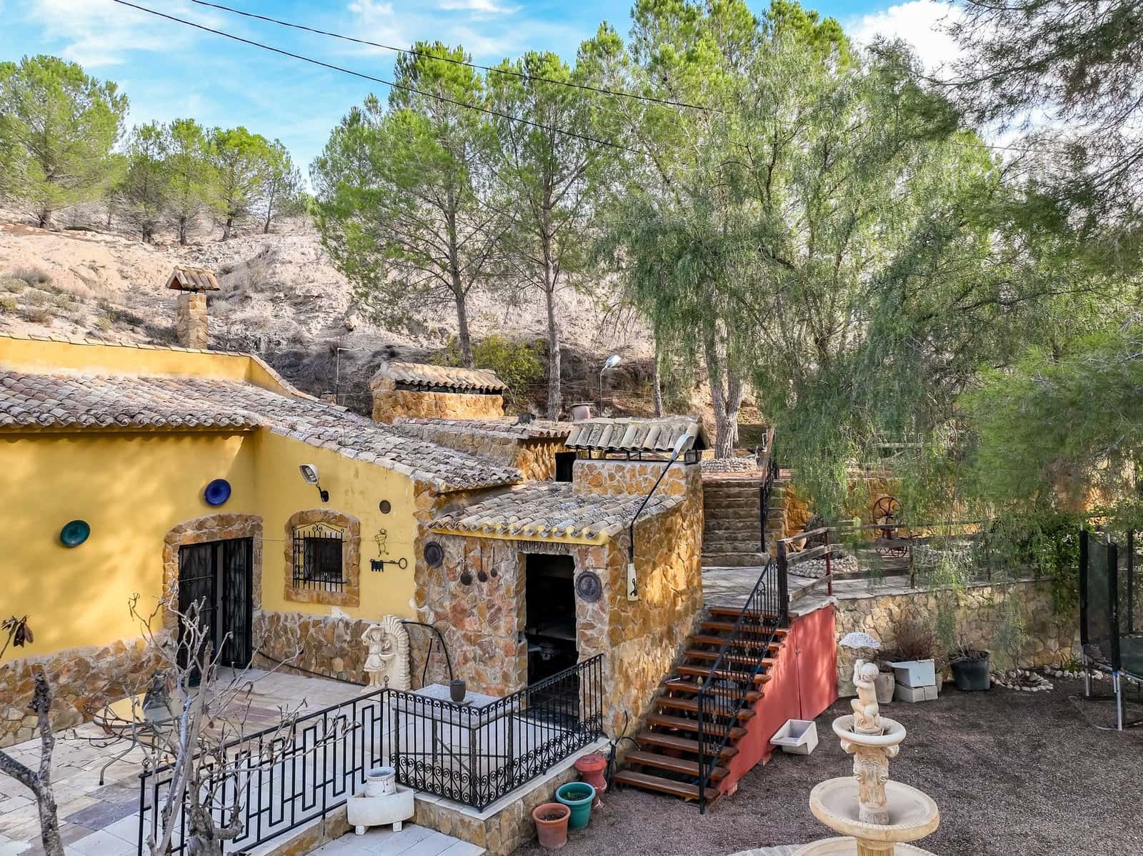 4 makuuhuone Luolatalo myytävänä paikassa Pinoso mukana 
autotalli - 159 950 € (Ref: 9393284)