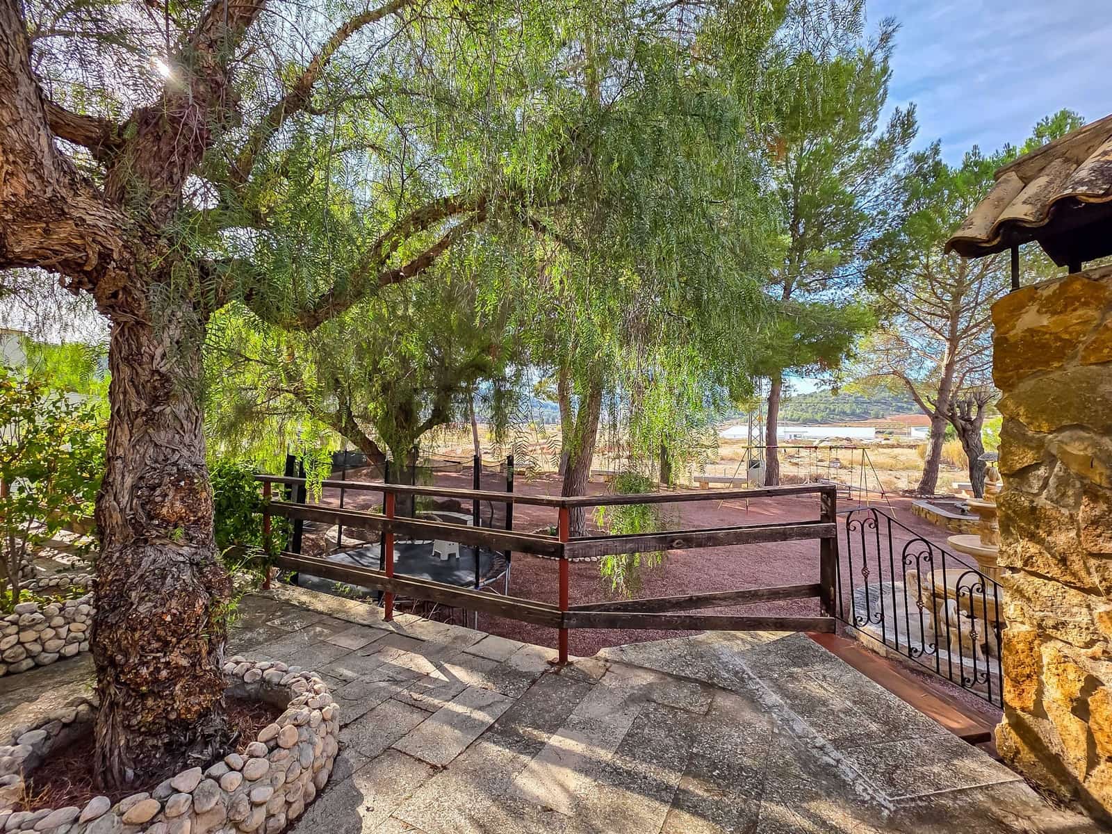 4 makuuhuone Luolatalo myytävänä paikassa Pinoso mukana 
autotalli - 159 950 € (Ref: 9393284)