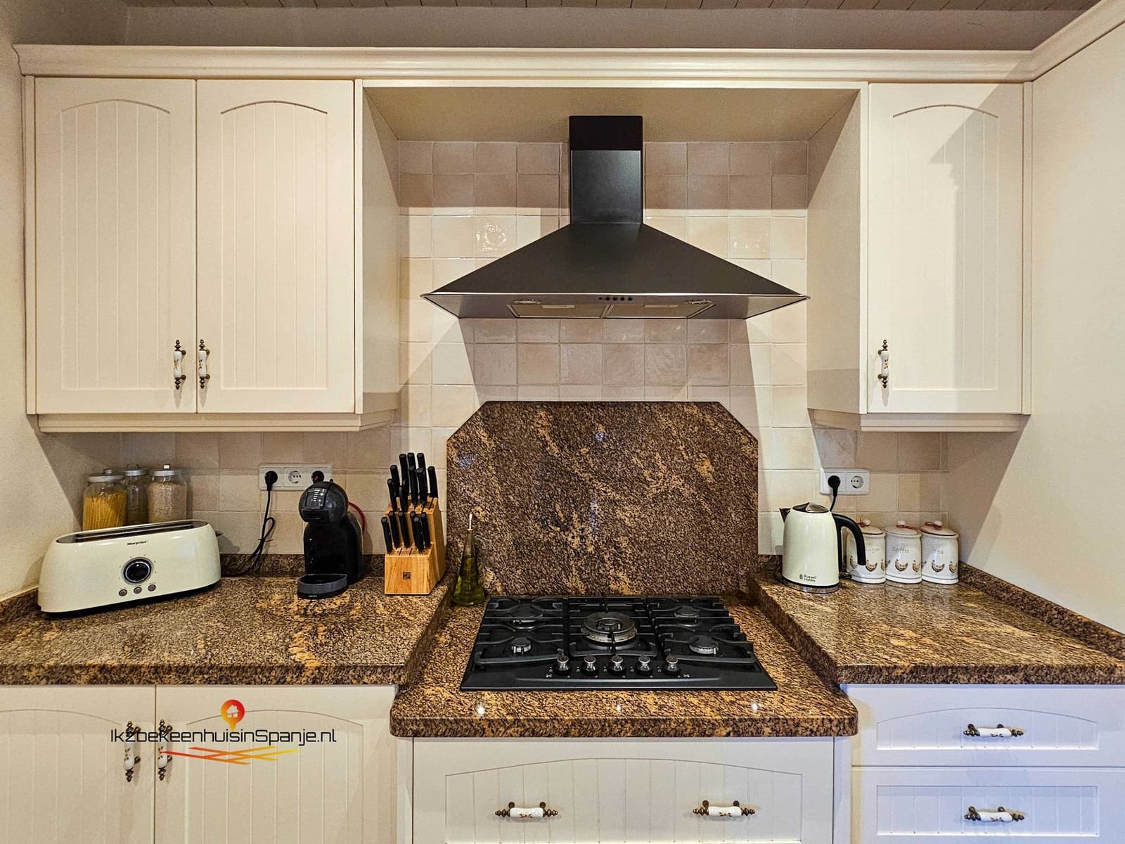 4 bedroom Townhouse for sale in Abanilla with pool - € 385,000 (Ref: 9428225)