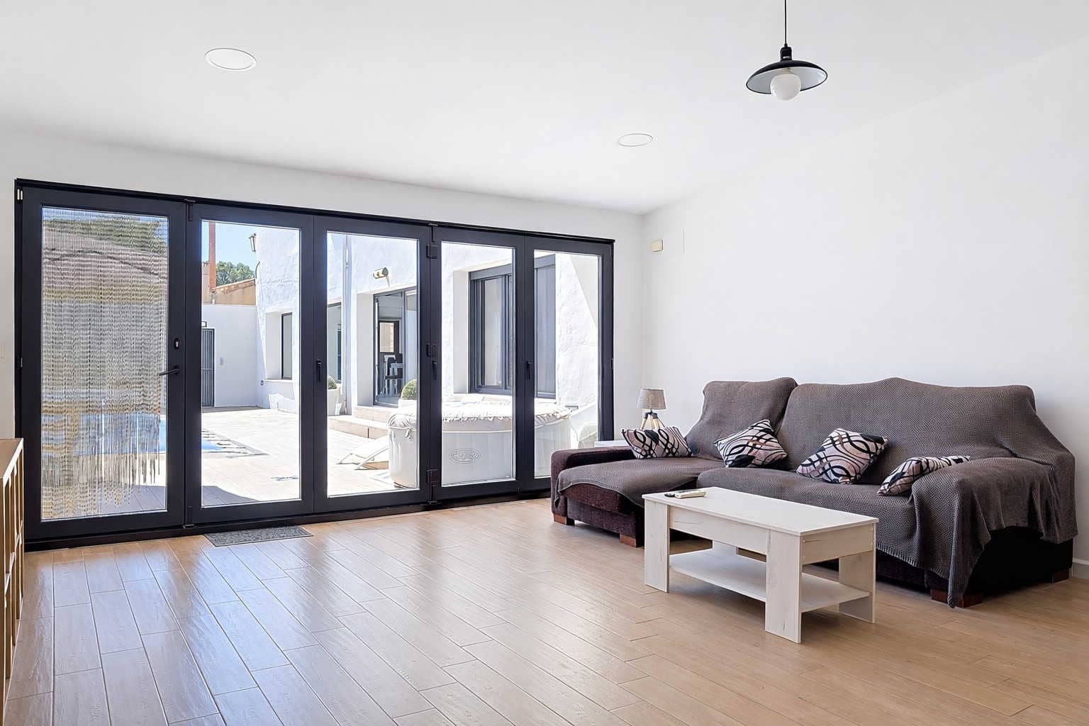 7 bedroom Townhouse for sale in Pinoso with pool garage - € 849,995 (Ref: 9841477)