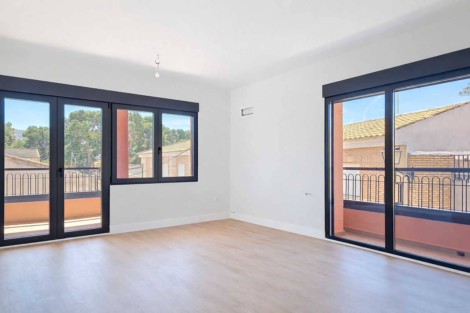 7 bedroom Townhouse for sale in Pinoso with pool garage - € 849,995 (Ref: 9841477)