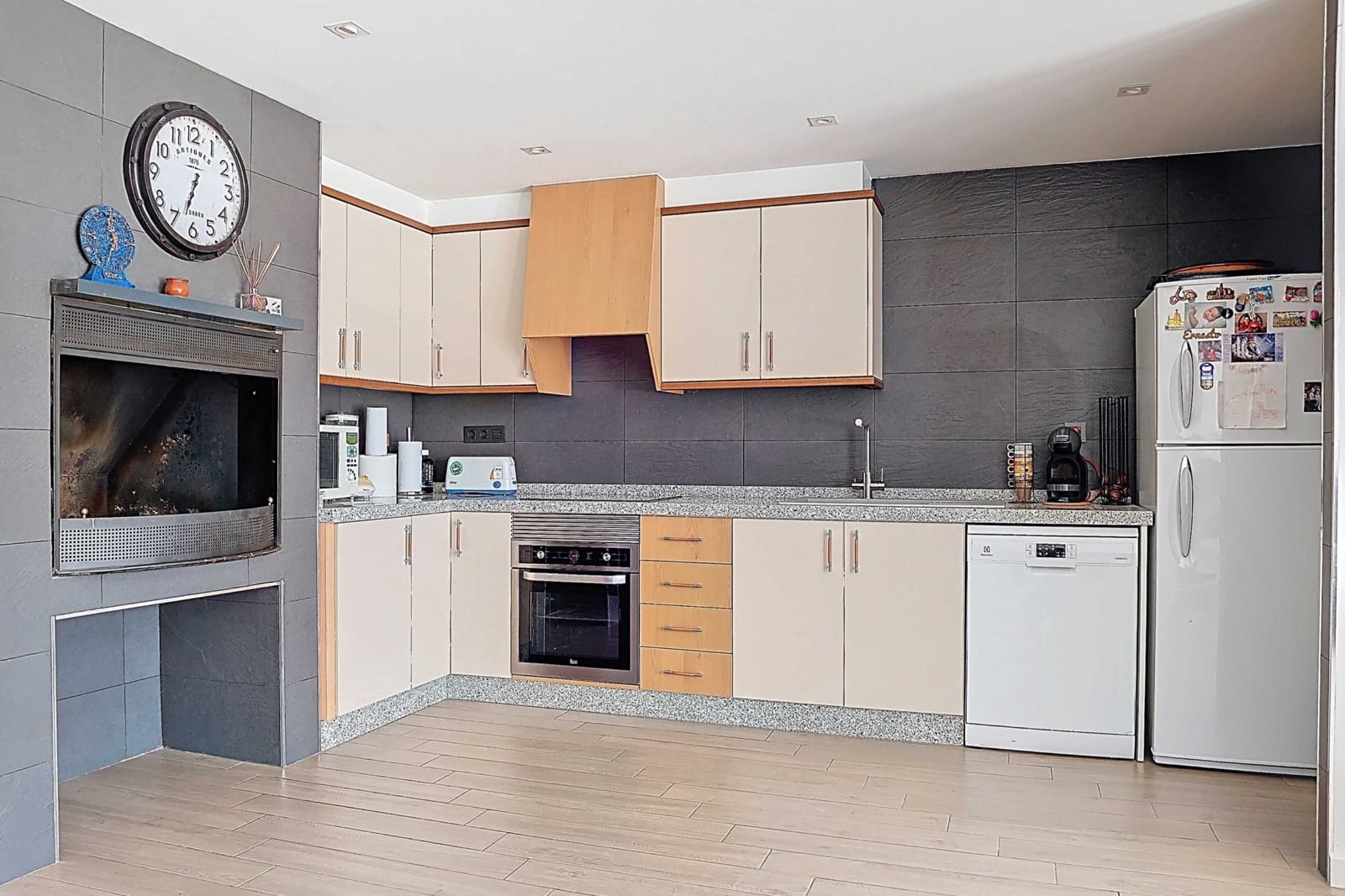 7 bedroom Townhouse for sale in Pinoso with pool garage - € 849,995 (Ref: 9841477)