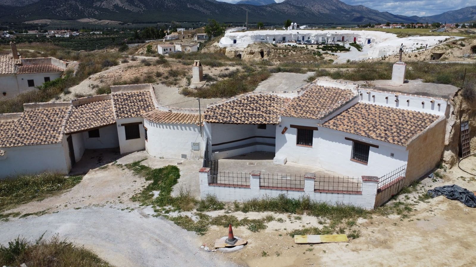 3 bedroom Cave House for sale in Huescar - € 94,950 (Ref: 9841479)