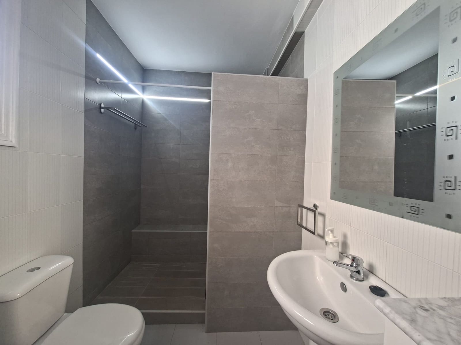 6 bedroom Townhouse for sale in Huescar - € 89,950 (Ref: 9841481)