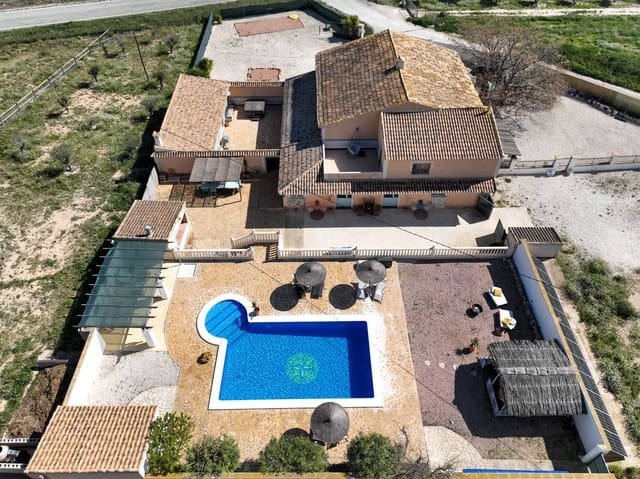 8 slaapkamer Finca/Landhuis te koop in Pinoso met zwembad - € 629.000 (Ref: 9841483)