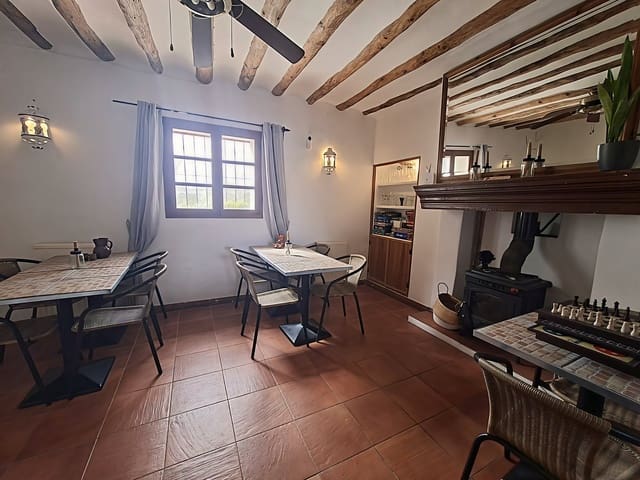 8 soverom Finca/Herregård til salgs i Baza med svømmebasseng garasje - € 495 000 (Ref: 9841486)