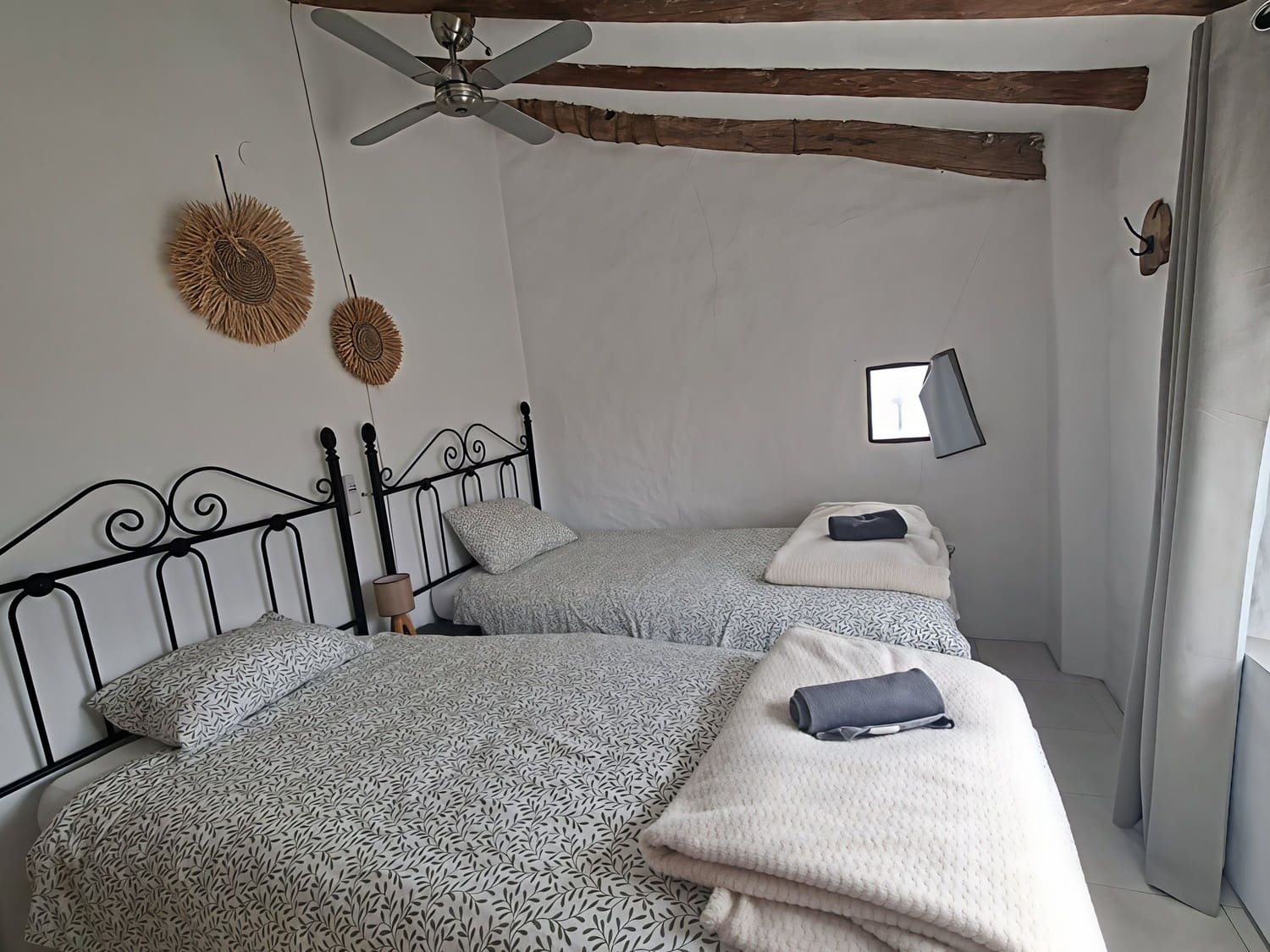 8 bedroom Finca/Country House for sale in Baza with pool garage - € 495,000 (Ref: 9841486)