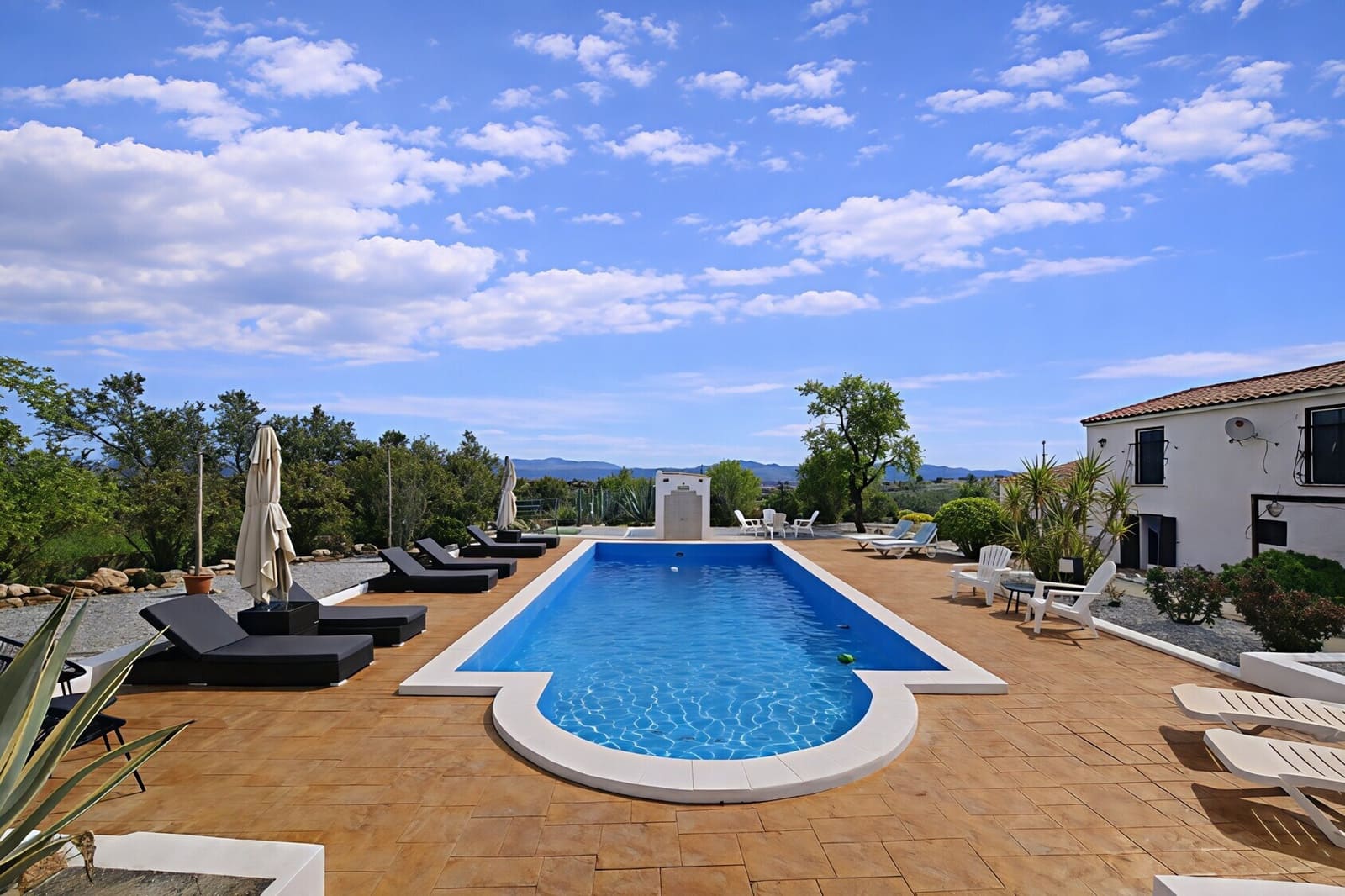 8 bedroom Finca/Country House for sale in Baza with pool garage - € 495,000 (Ref: 9841486)