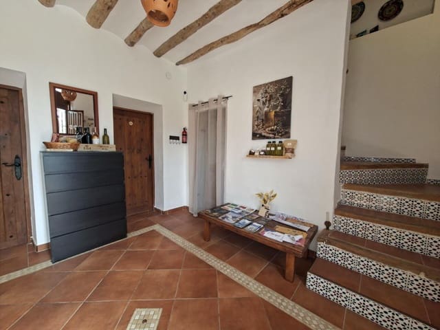 8 soverom Finca/Herregård til salgs i Baza med svømmebasseng garasje - € 495 000 (Ref: 9841486)