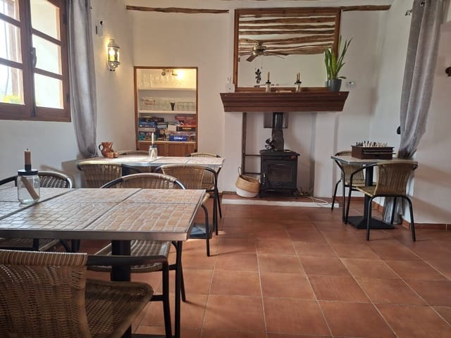 8 soverom Finca/Herregård til salgs i Baza med svømmebasseng garasje - € 495 000 (Ref: 9841486)