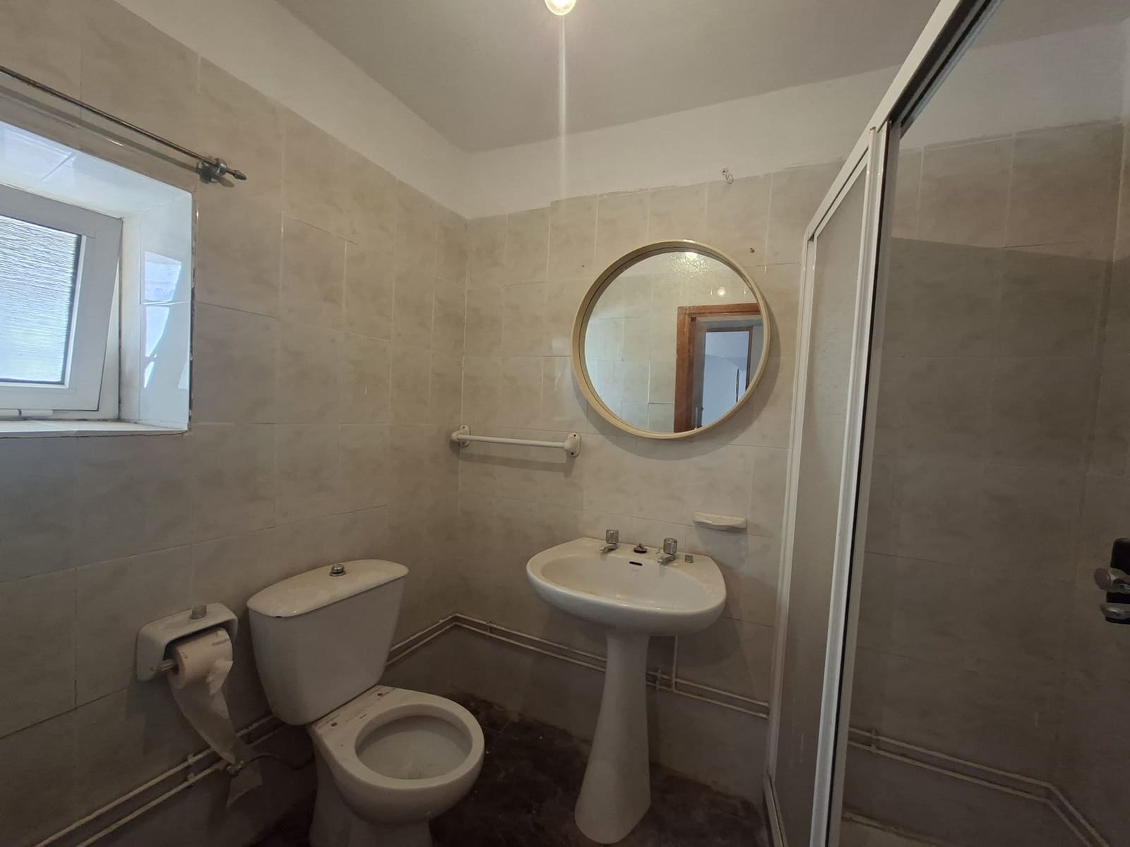 7 bedroom Cave House for sale in Freila - € 149,000 (Ref: 9841490)
