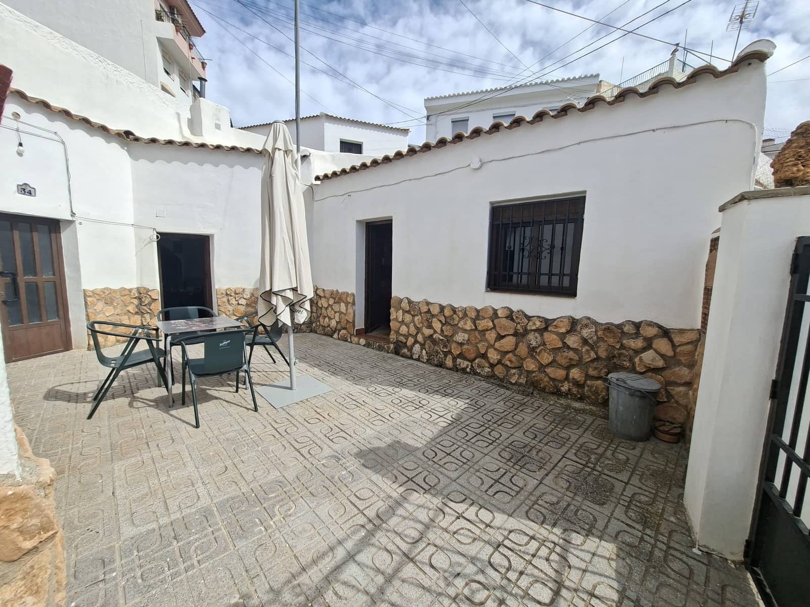 7 bedroom Cave House for sale in Freila - € 149,000 (Ref: 9841490)