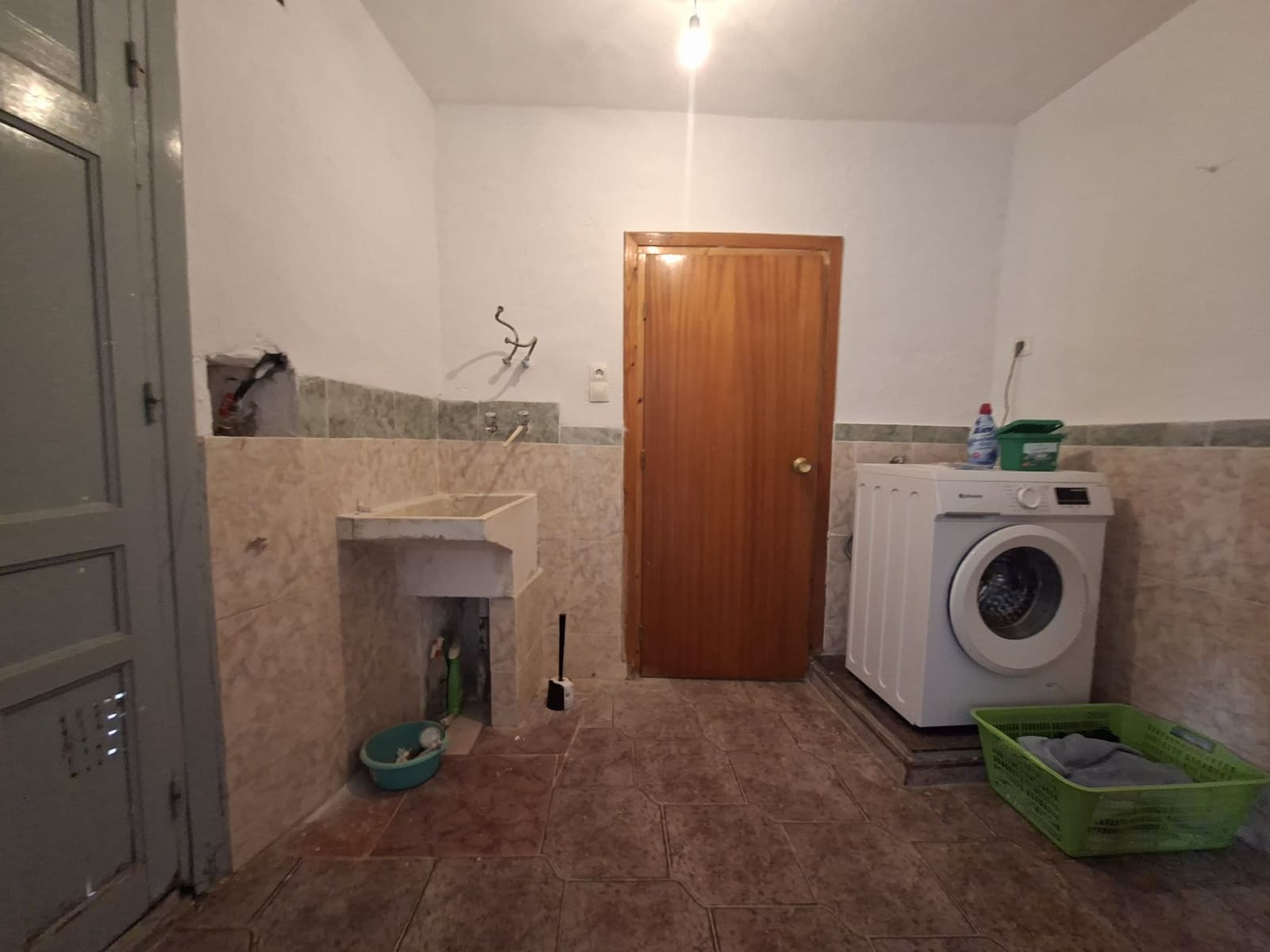 7 bedroom Cave House for sale in Freila - € 149,000 (Ref: 9841490)