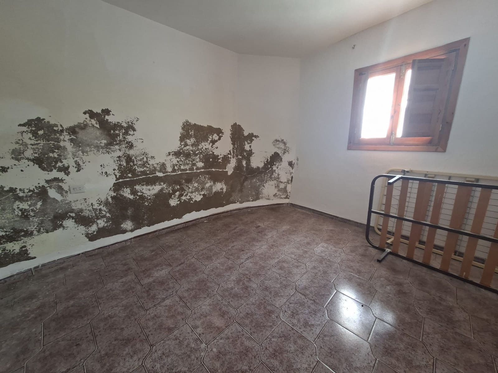 7 bedroom Cave House for sale in Freila - € 149,000 (Ref: 9841490)