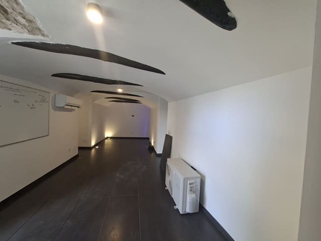 3 soverom Grottehus til salgs i Baza med garasje - € 135 000 (Ref: 9841491)