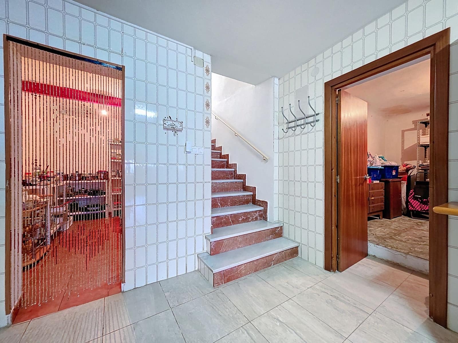 8 bedroom Townhouse for sale in Pinoso - € 179,950 (Ref: 9841497)