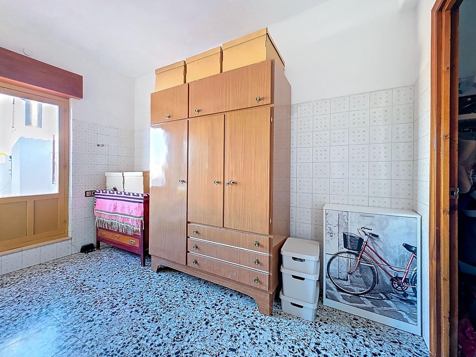 8 bedroom Townhouse for sale in Pinoso - € 179,950 (Ref: 9841497)