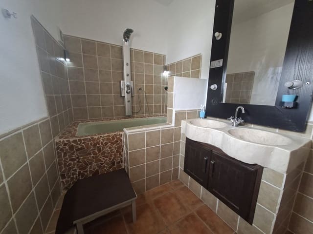 3 soveværelse Hulehus til salg i Huéscar - € 129.950 (Ref: 9843779)