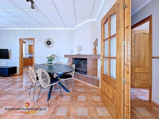 4 sovrum Villa till salu i Caudete med garage - 209 950 € (Ref: 9882490)