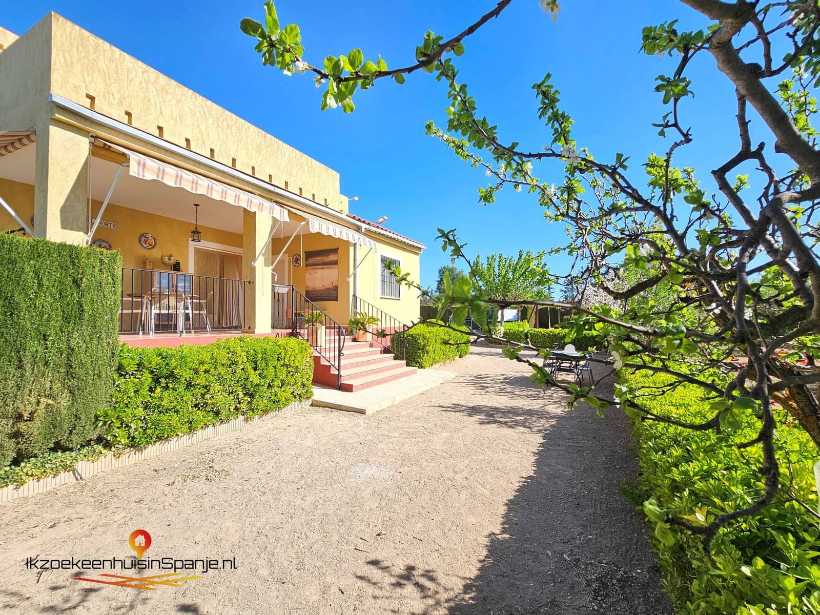 4 soverom Villa til salgs i Caudete med garasje - € 209 950 (Ref: 9882490)