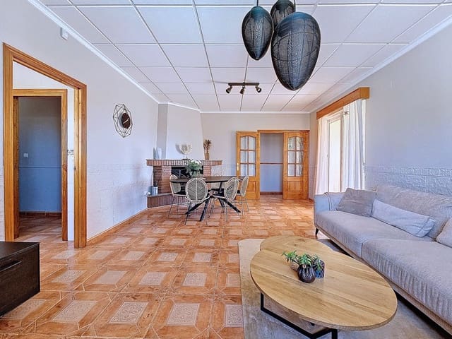 4 soverom Villa til salgs i Caudete med garasje - € 209 950 (Ref: 9882490)