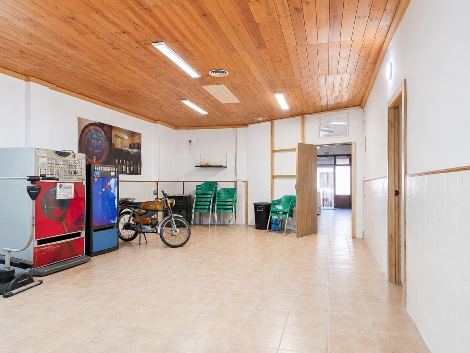 Restaurant/Bar for sale in Pinoso - € 74,500 (Ref: 9882494)