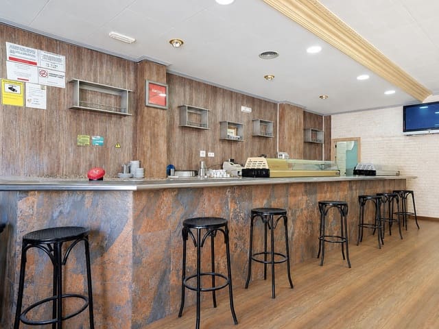 Ravintola/baari myytävänä paikassa Pinoso - 74 500 € (Ref: 9882494)