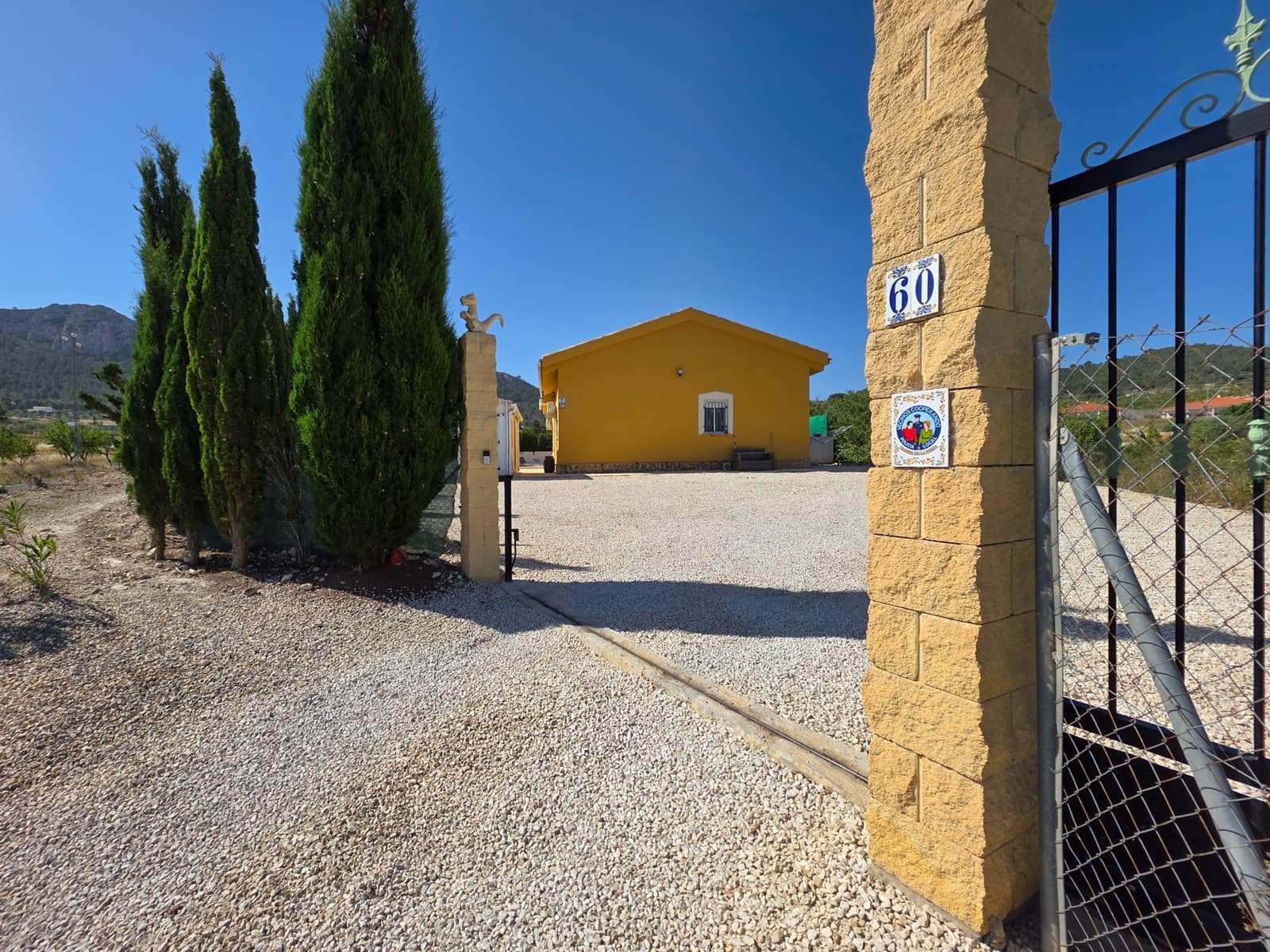 Chalet de 3 habitaciones en Abanilla en venta con piscina - 249.500 € (Ref: 9934856)