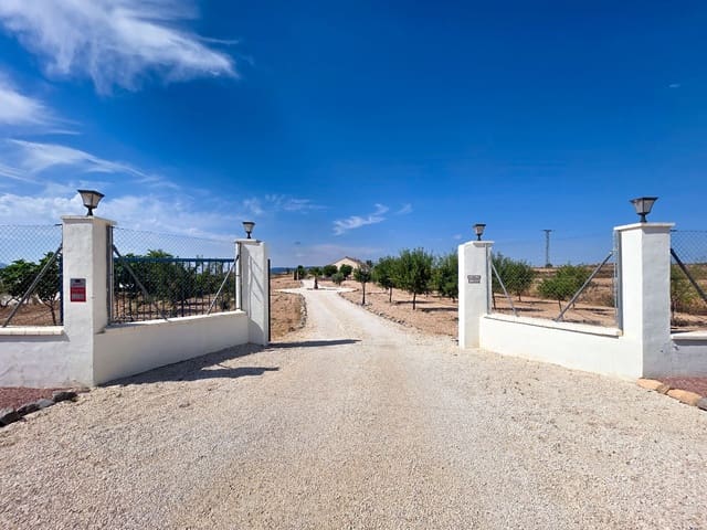 3 soveværelse Villa til salg i Pinoso med swimmingpool garage - € 329.500 (Ref: 9948610)