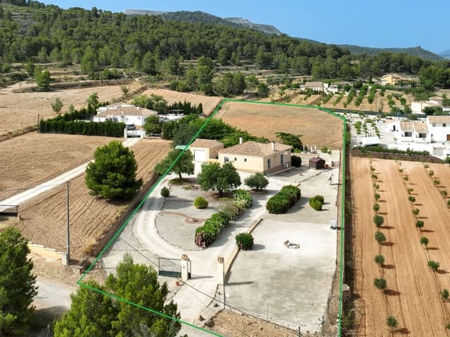 3 soverom Villa til salgs i Pinoso med svømmebasseng garasje - € 329 500 (Ref: 9981276)