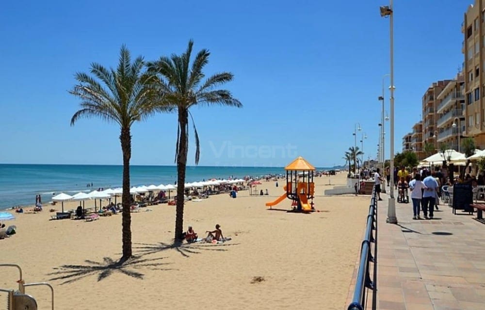 Apartamento de 2 habitaciones en Guardamar del Segura en venta con piscina - 215.000 € (Ref: 10095558)