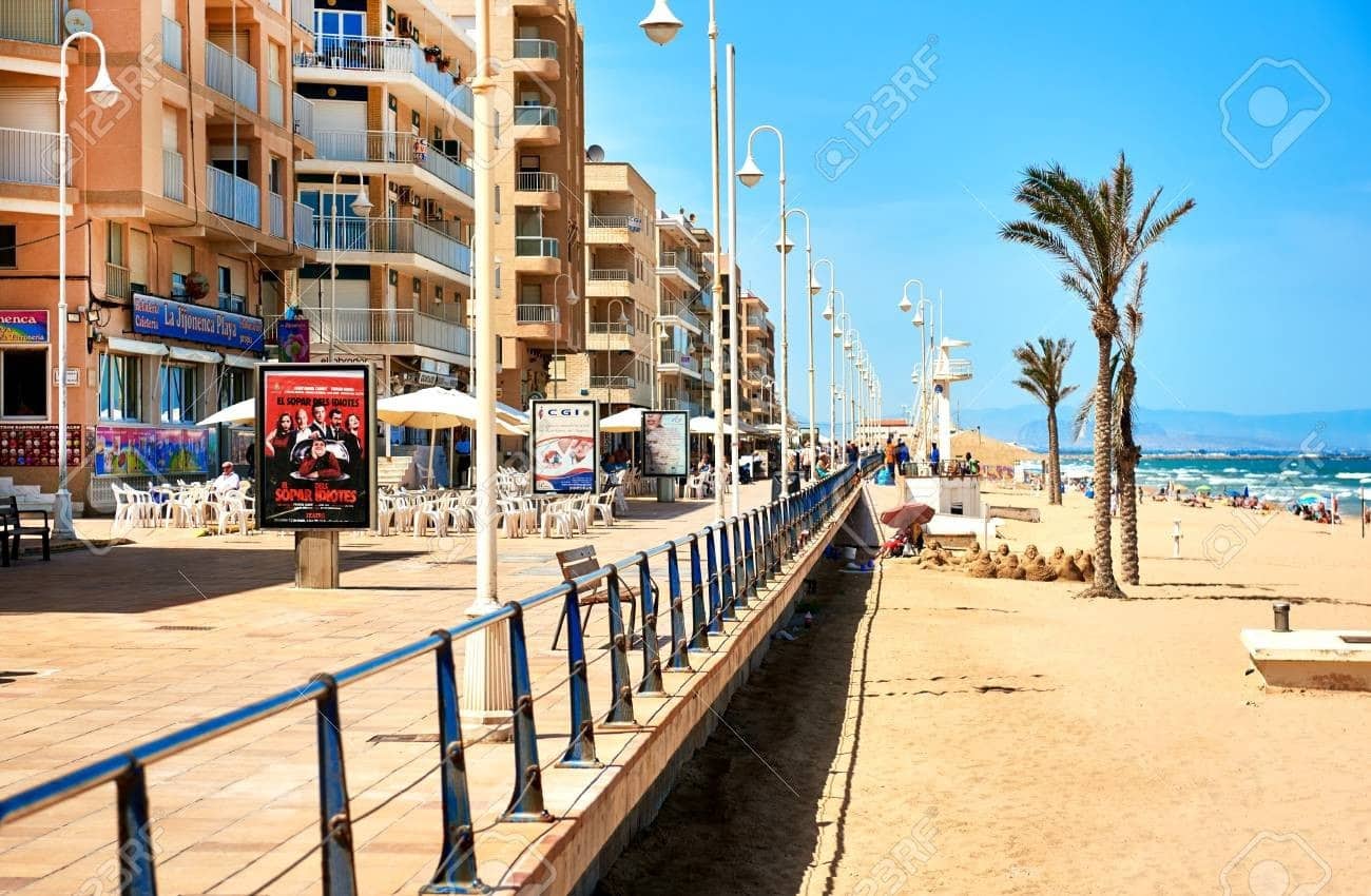 Apartamento de 2 habitaciones en Guardamar del Segura en venta con piscina - 215.000 € (Ref: 10095558)