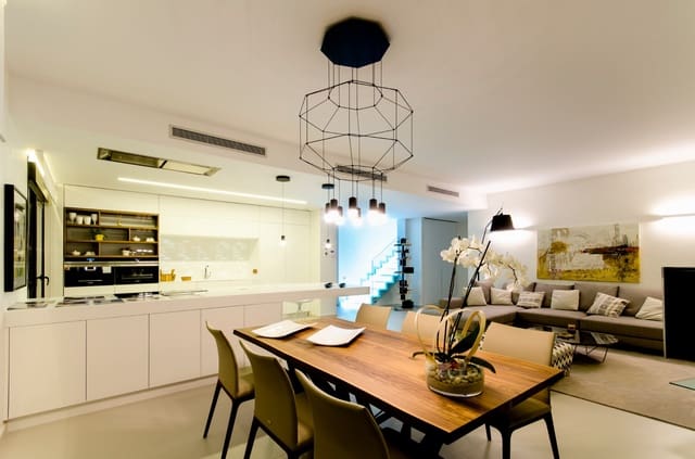 4 bedroom Villa for sale in Villamartin, Orihuela with pool garage - € 1,250,000 (Ref: 6649797)