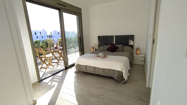 3 soverom Villa til salgs i Villamartin, Orihuela med svømmebasseng garasje - € 669 000 (Ref: 7689557)