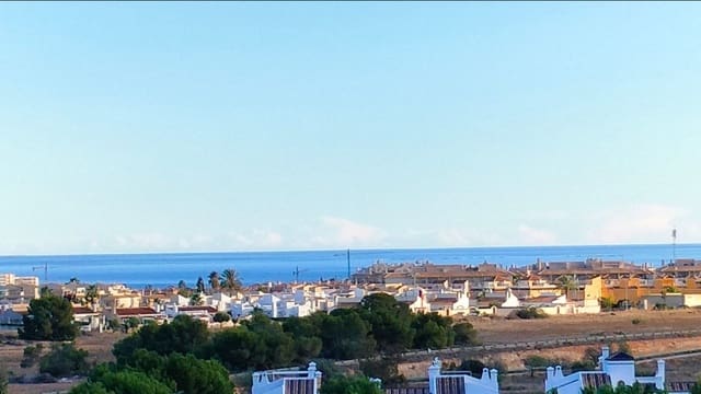 3 soverom Villa til salgs i Villamartin, Orihuela med svømmebasseng garasje - € 669 000 (Ref: 7689557)