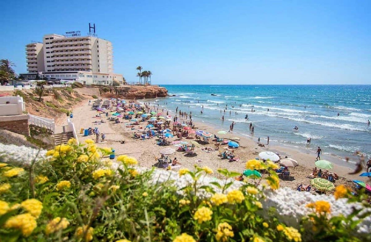 Chalet de 3 habitaciones en Los Montesinos en venta con piscina garaje - 535.000 € (Ref: 7695129)