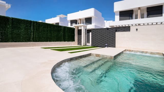 Chalet de 3 habitaciones en Los Montesinos en venta con piscina garaje - 535.000 € (Ref: 7695129)