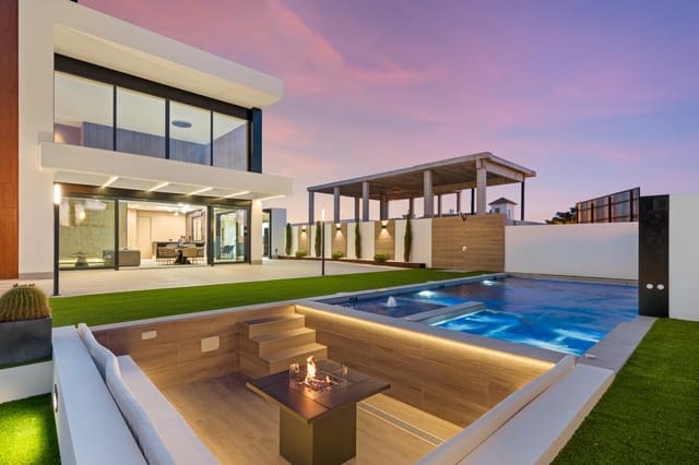 3 soverom Villa til salgs i La Zenia, Orihuela med svømmebasseng garasje - € 1 555 000 (Ref: 8410334)