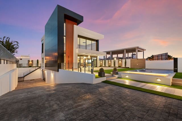 3 soverom Villa til salgs i La Zenia, Orihuela med svømmebasseng garasje - € 1 555 000 (Ref: 8410334)