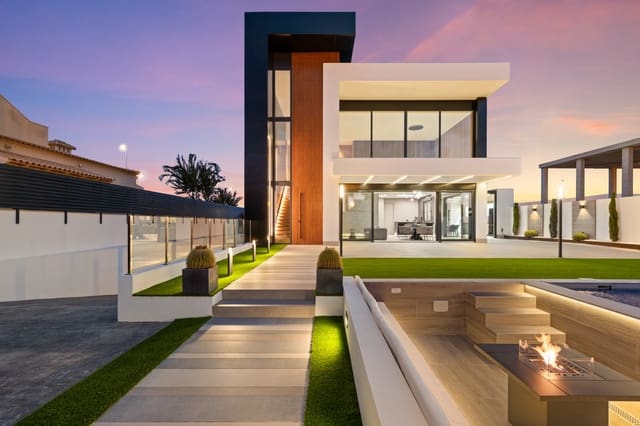 3 soverom Villa til salgs i La Zenia, Orihuela med svømmebasseng garasje - € 1 555 000 (Ref: 8410334)