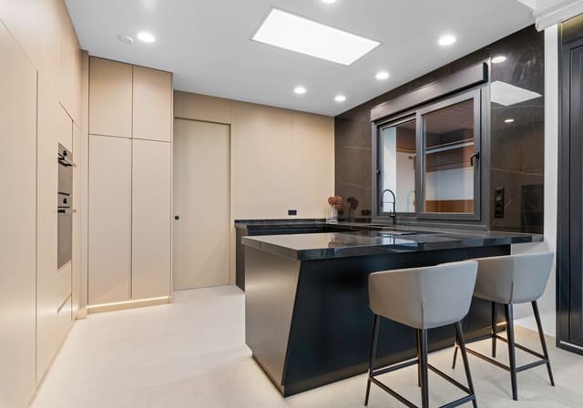 3 soverom Villa til salgs i La Zenia, Orihuela med svømmebasseng garasje - € 1 555 000 (Ref: 8410334)